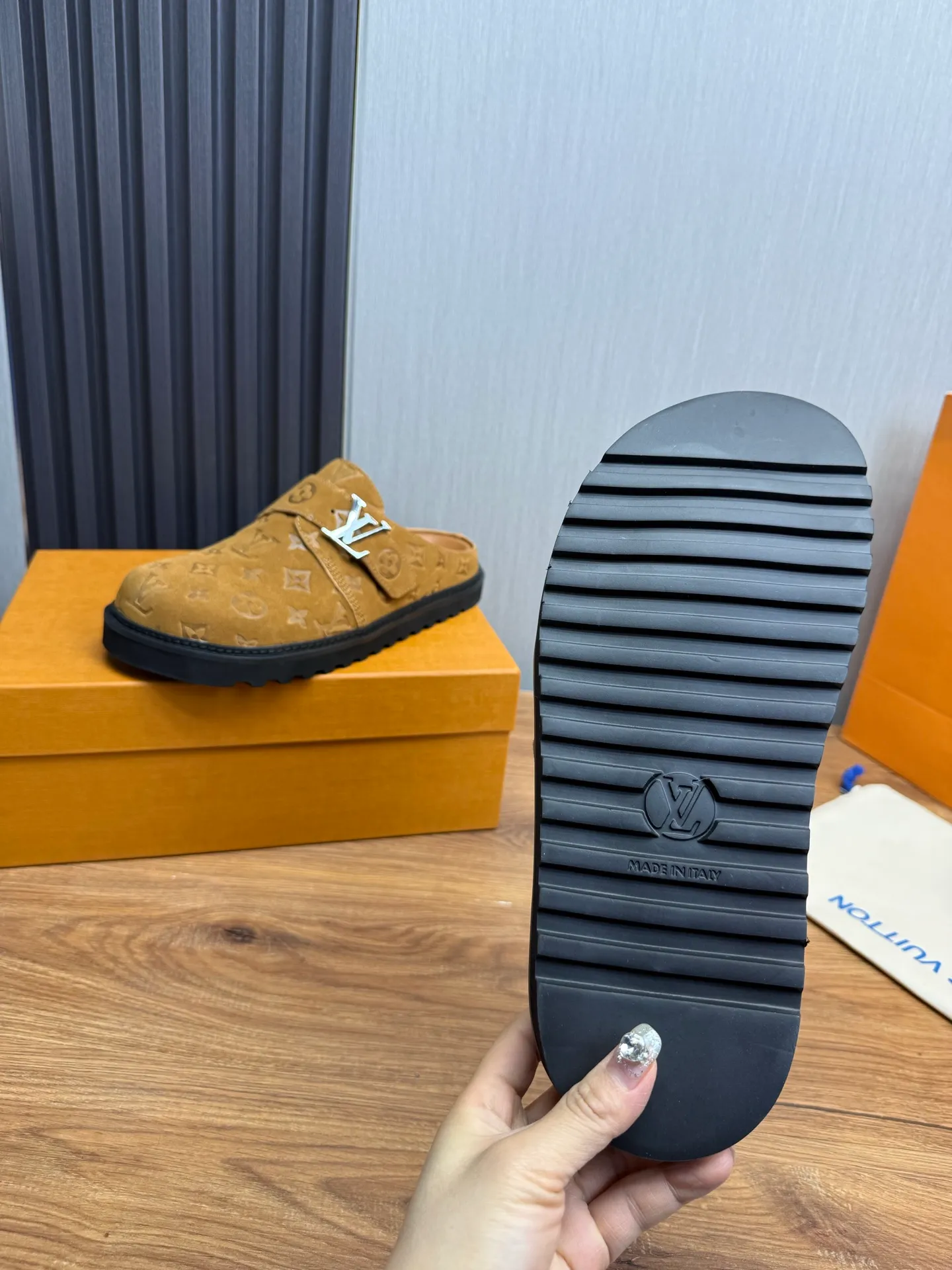 Men's men's shoes 460💰 Lv. Popular couple slippers hot sale🩷💚 🩴Official website one to one production 35-45 sizes 45 46 🉑️Customized!